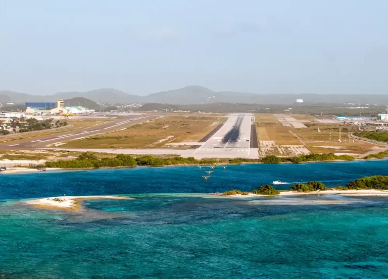 vliegen naar curacao huurauto
